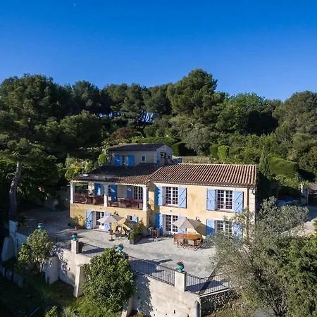 Le Port D'attache Bed & Breakfast